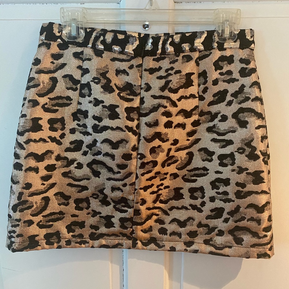 Fashionable leopard print skirt!
